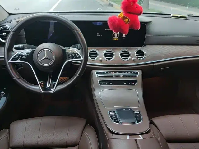 Mercedes-Benz E-Class — Фото автомобиля 12