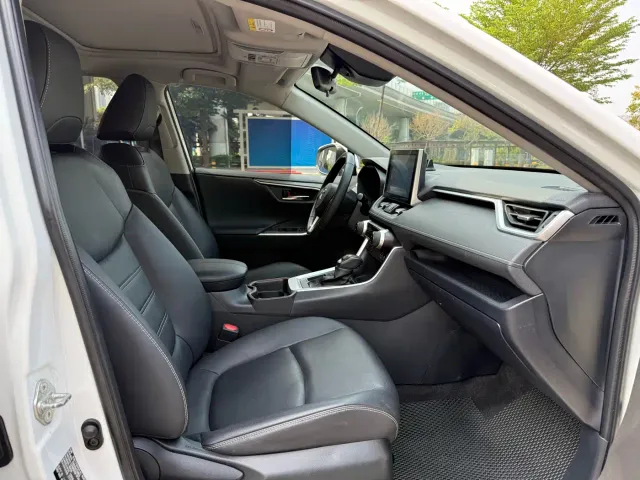 Toyota RAV4 — Фото автомобиля 11