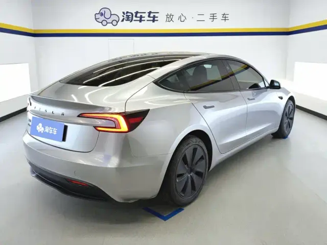 Tesla Model 3 — Фото автомобиля 3