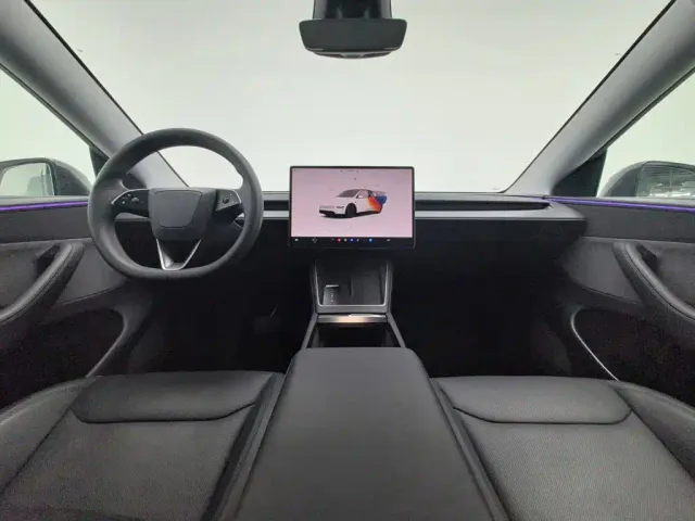 Tesla Model Y — Фото автомобиля 5