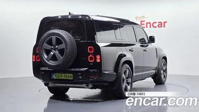 Land Rover Defender — Фото автомобиля 2