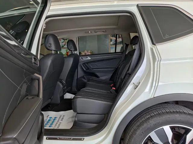 Volkswagen Tiguan L 2024 Outstanding 330TSI Auto 2WD R-Line Dragon Glory Edition — Фото автомобиля 12