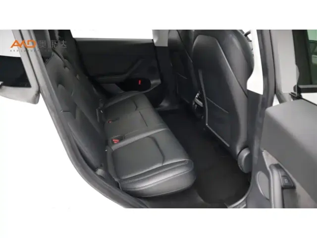 Tesla Model Y — Фото автомобиля 8