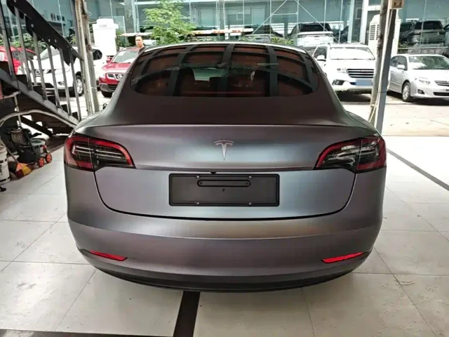 Tesla Model 3 — Фото автомобиля 5