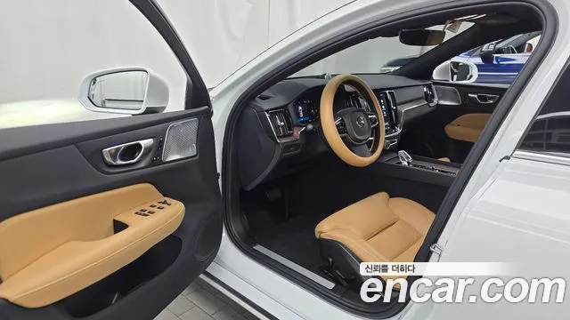 Вольво S60 — Фото автомобиля 10