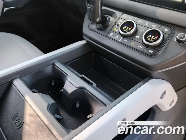 Land Rover Defender — Фото автомобиля 11