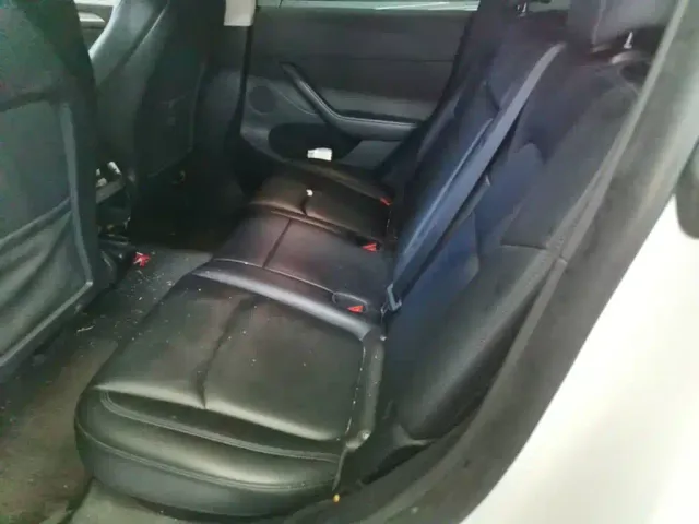 Tesla Model Y — Фото автомобиля 16