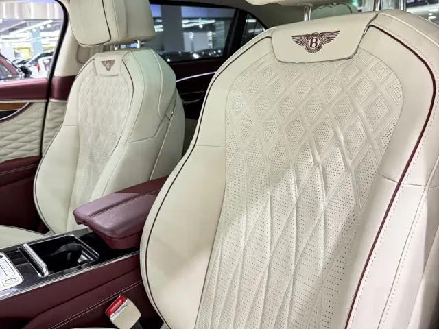 Bentley Flying Spur — Фото автомобиля 11