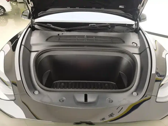 Tesla Model Y — Фото автомобиля 10