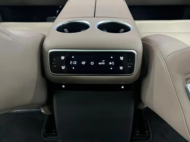 Li Auto L8 — Фото автомобиля 12