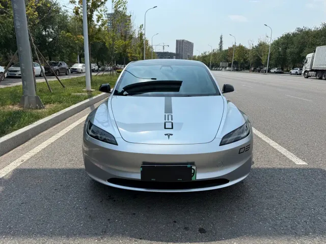 Tesla Model 3 — Фото автомобиля 2