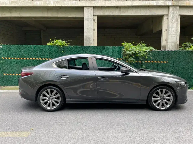 Mazda Axela — Фото автомобиля 6