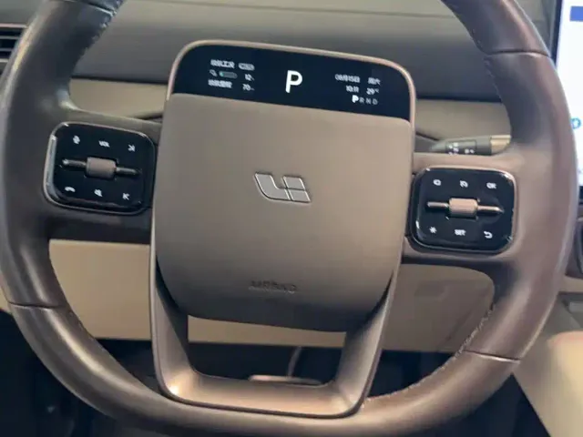 Li Auto MEGA — Фото автомобиля 7