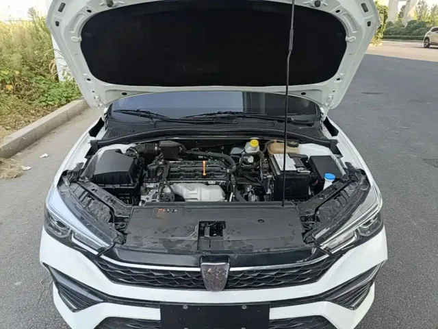 Roewe i5 — Фото автомобиля 19