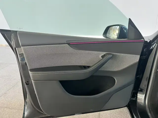 Tesla Model Y — Фото автомобиля 28