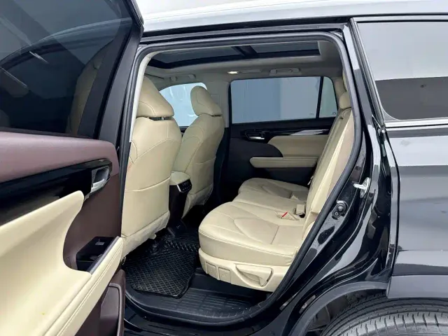 Toyota Highlander — Фото автомобиля 18
