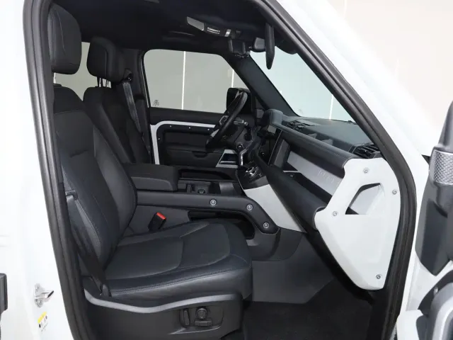 Land Rover Defender — Фото автомобиля 18