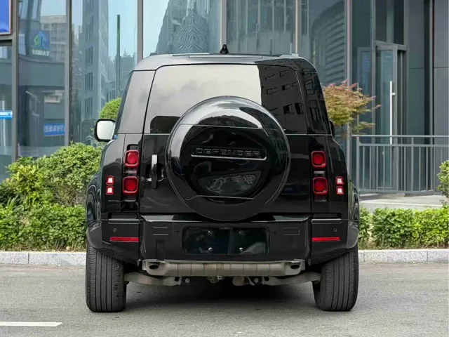 Land Rover Defender — Фото автомобиля 4
