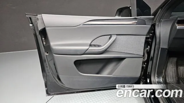 Tesla Model X — Фото автомобиля 13