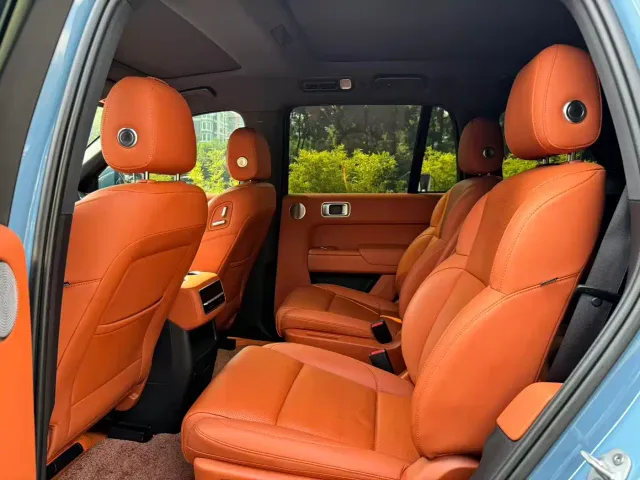 Li Auto L8 — Фото автомобиля 11