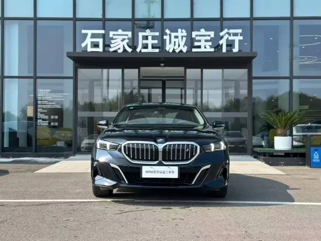 BMW i5 — Фото автомобиля 3