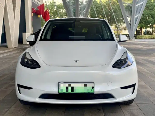 Tesla Model Y — Фото автомобиля 23