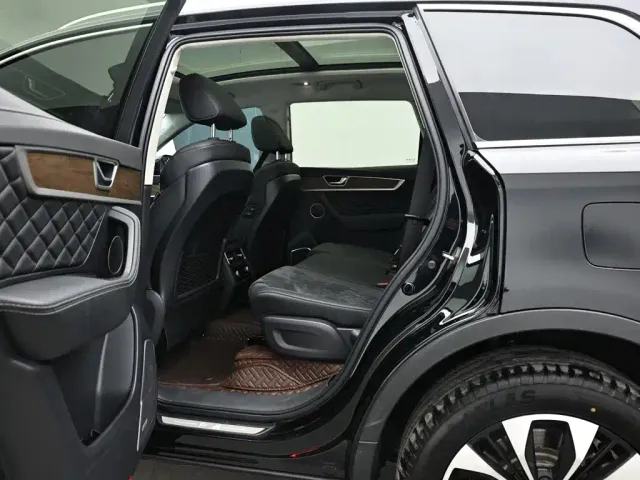 Hongqi HS7 — Фото автомобиля 14