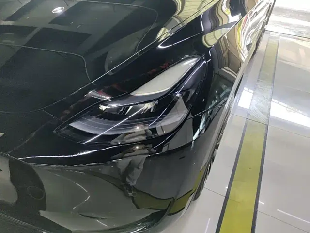 Tesla Model Y — Фото автомобиля 23