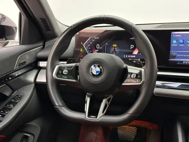 BMW 5 Series — Фото автомобиля 12