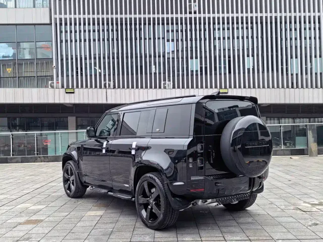 Land Rover Land Rover Defender 2025 110 3.0T P400 -Dynamic HSE — Фото автомобиля 17