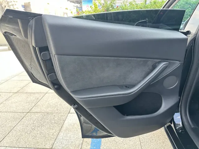 Tesla Model Y — Фото автомобиля 26