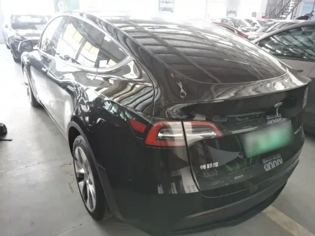 Tesla Model Y — Фото автомобиля 4
