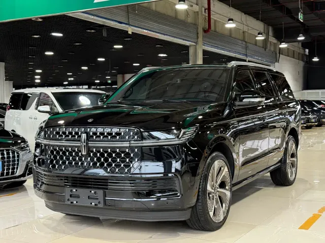Фотография автомобиля — Lincoln Navigator