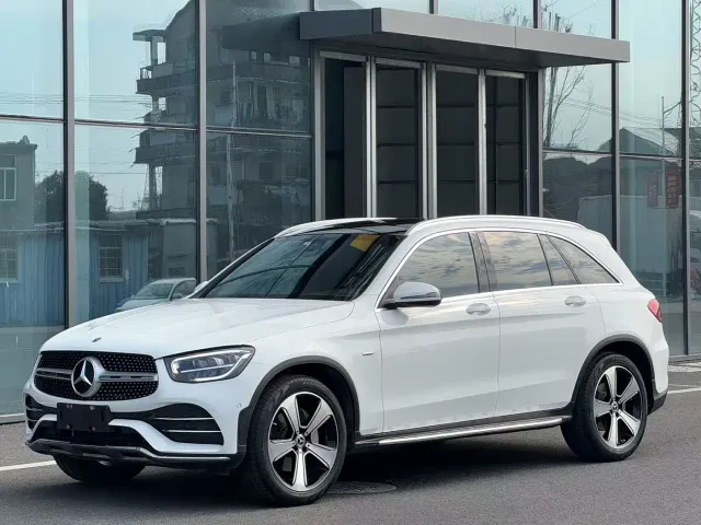 Фотография автомобиля — Mercedes-Benz GLC-Class