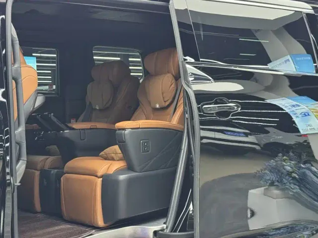 Toyota Alphard — Фото автомобиля 9