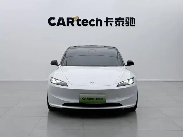Tesla Model 3 — Фото автомобиля 2
