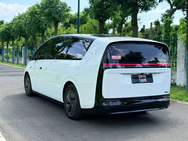 Li Auto MEGA — Фото автомобиля 6