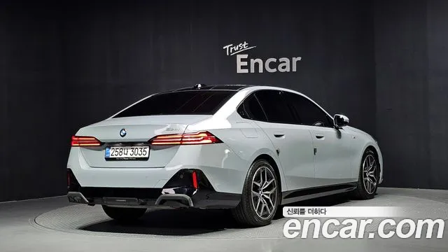 BMW 5 Series G60 — Фото автомобиля 2
