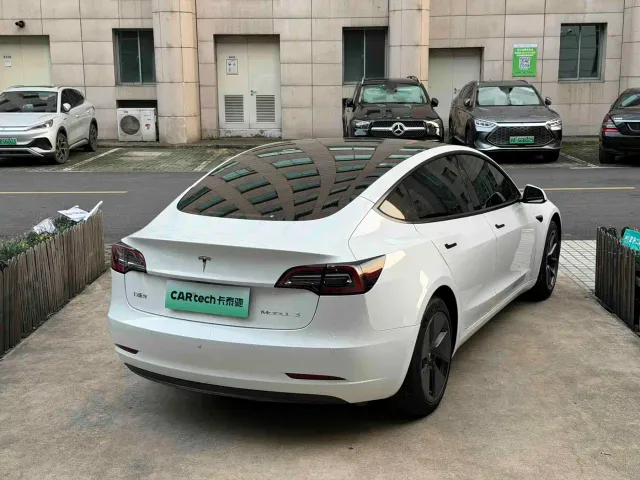 Tesla Model 3 — Фото автомобиля 3