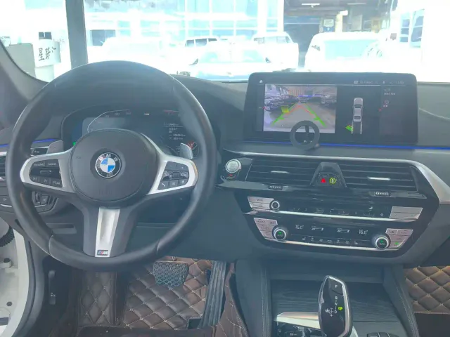 BMW 5 Series — Фото автомобиля 10