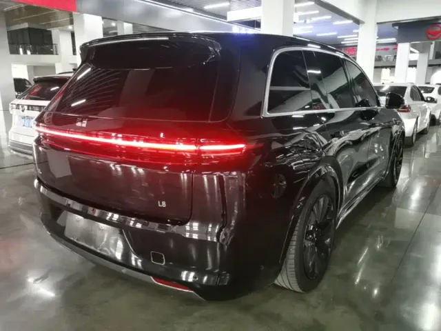 Li Auto L8 — Фото автомобиля 6