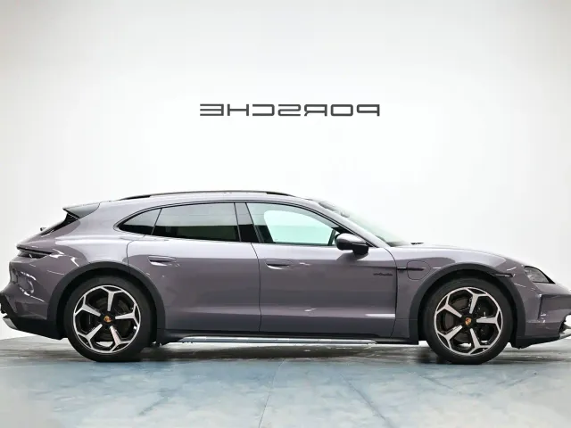 Porsche Taycan — Фото автомобиля 3