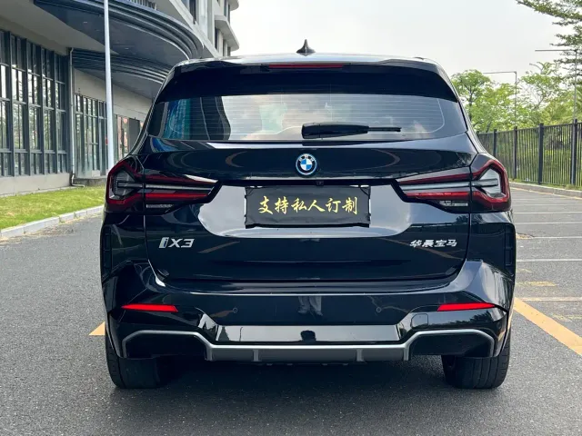 BMW iX3 — Фото автомобиля 6