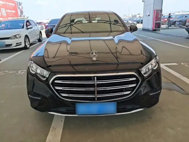 Mercedes-Benz E-Class — Фото автомобиля 2