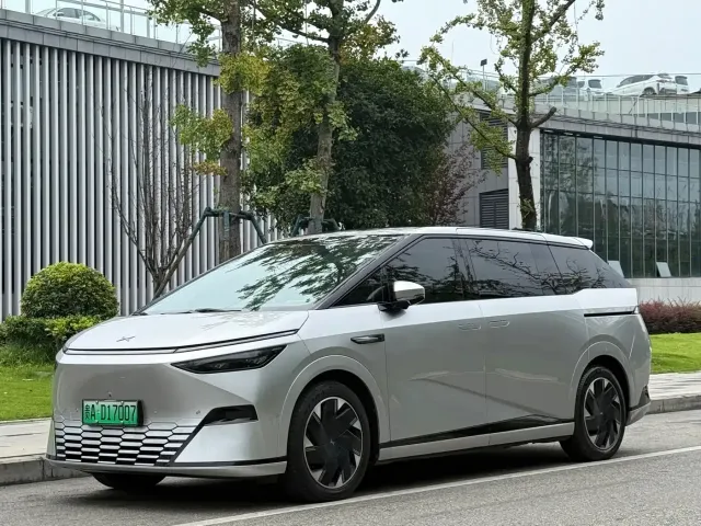 Фотография автомобиля — Xpeng X9