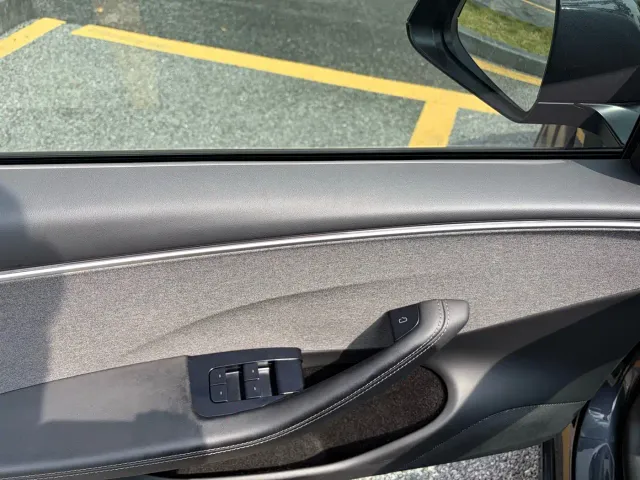 Tesla Model 3 — Фото автомобиля 23