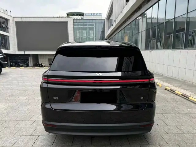 Li Auto i8 — Фото автомобиля 10