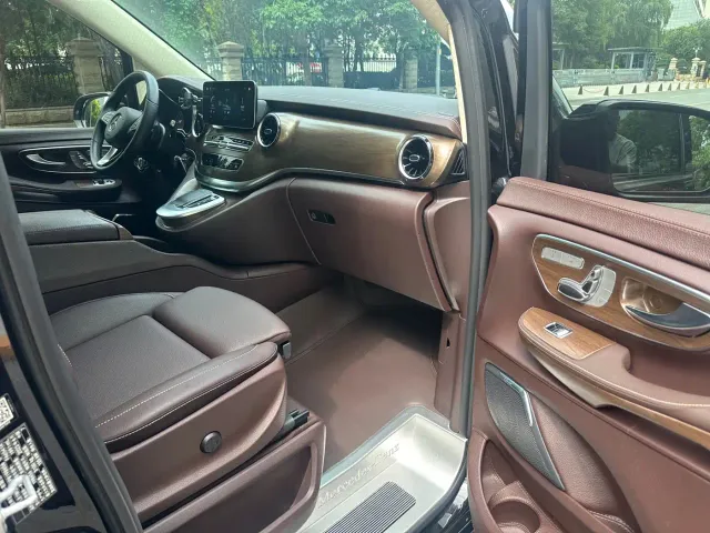 Mercedes-Benz V-Class — Фото автомобиля 12