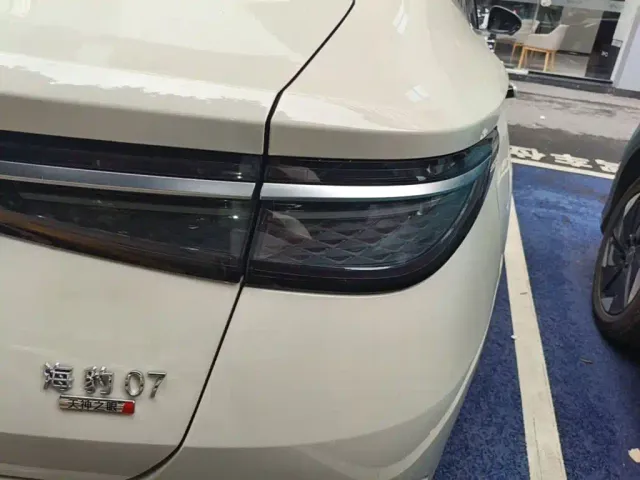 BYD Seal 07 DM-i — Фото автомобиля 7