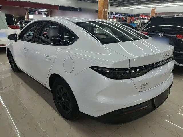 BYD Seal 05 DM-i — Фото автомобиля 4
